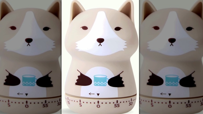 Tan, white and black cat-shaped kitchen timer
