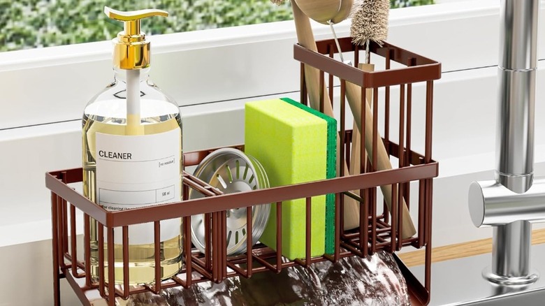 Cisily kitchen sink caddy in action