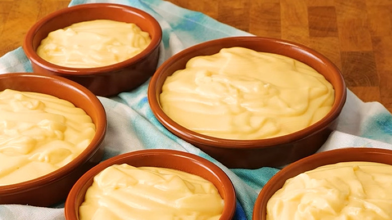 Dishes of crema Catalana, known as llet malcuita in medieval times