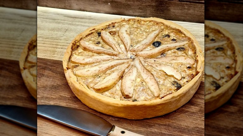 A tardepolene sits next to a knife on a wooden countertop