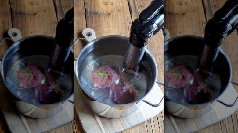 Sous vide cooking in a pot
