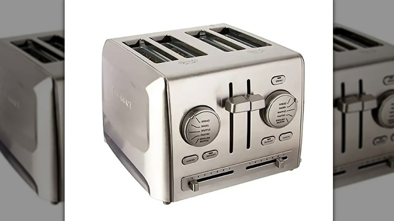 Cuisinart's four-slice toaster with old-fashioned knobs