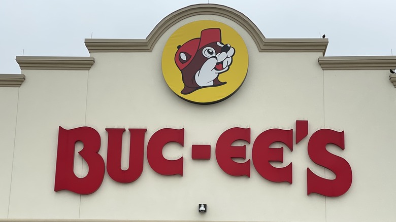 A Buc-ee's sign with the famous Beaver mascot on a shop wall