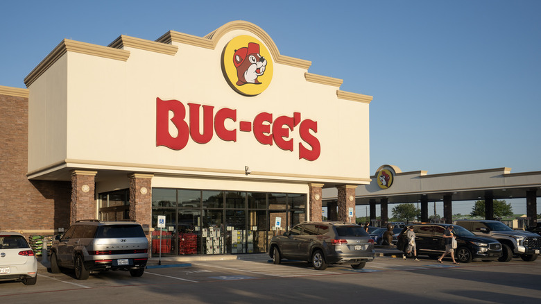 Buc-ee's storefront in daytime