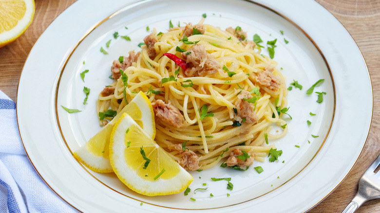 Spaghetti tonna e burro on a white plate