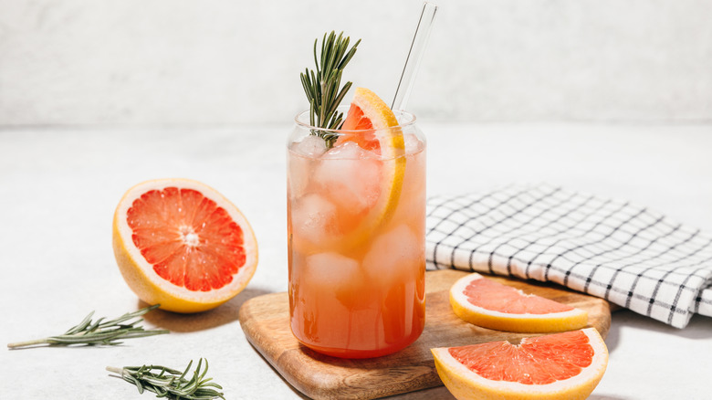 Glass of greyhound cocktail with grapefruit slices