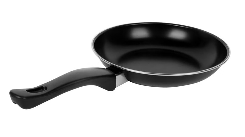 Carbon steel frying pan