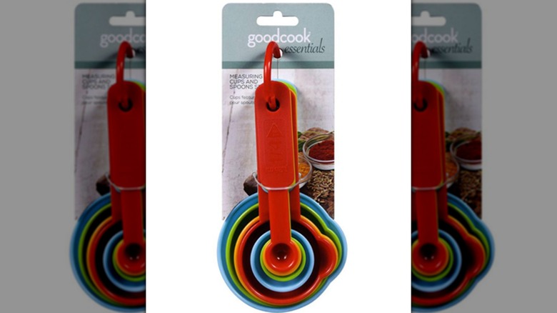 Measuring cups and spoons
