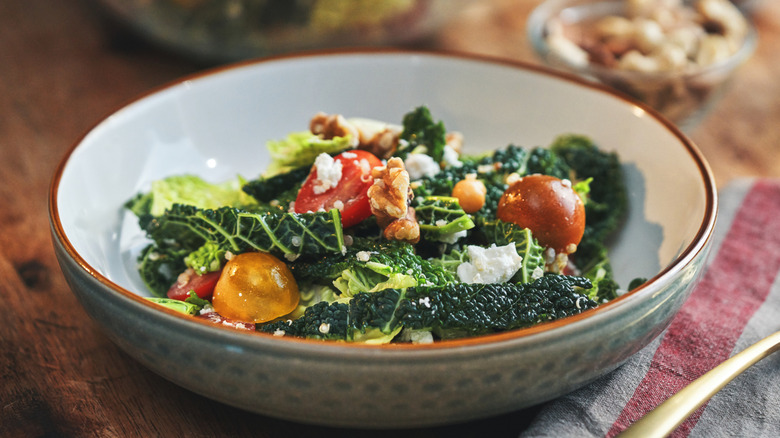 Kale salad with chickpeas