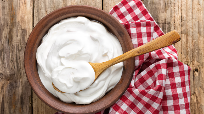 sour cream in a bowl 