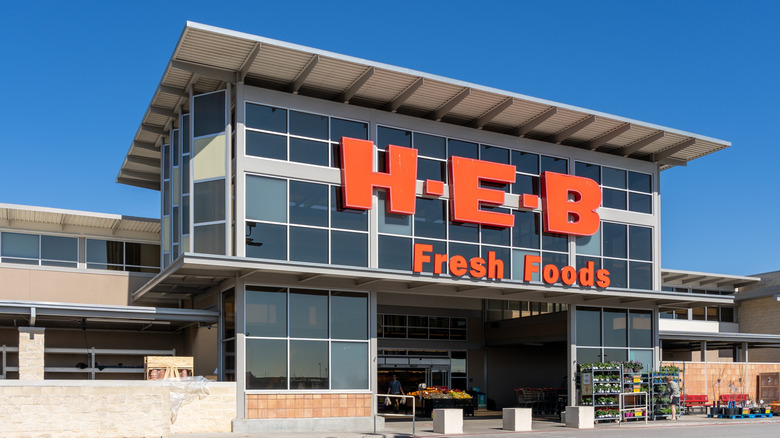An H-E-B Fresh Foods storefront.