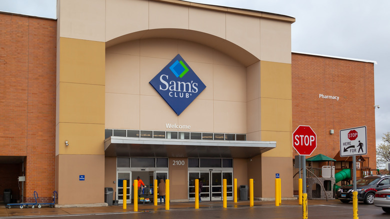 A Sam's Club storefront.