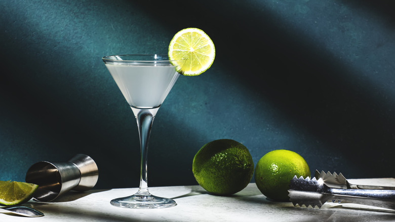 Gimlet with limes
