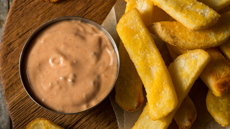 Idaho fry sauce with fries
