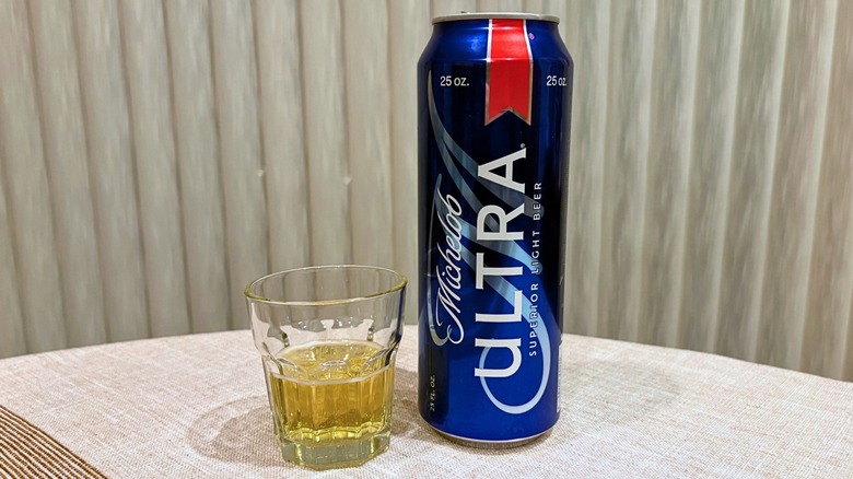 A glass of Michelob Ultra next to its can