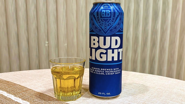 A glass of Bud Light next to its can