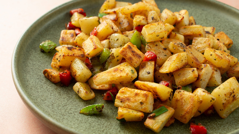 A plate of potatoes O'Brien