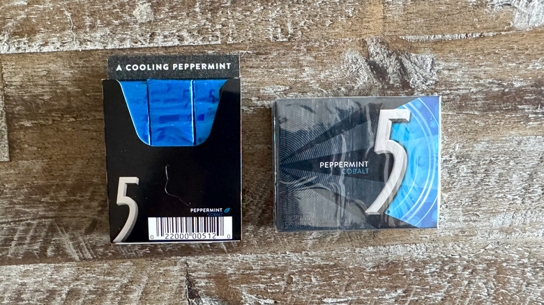 5 Gum cooling peppermint cobalt on wooden surface