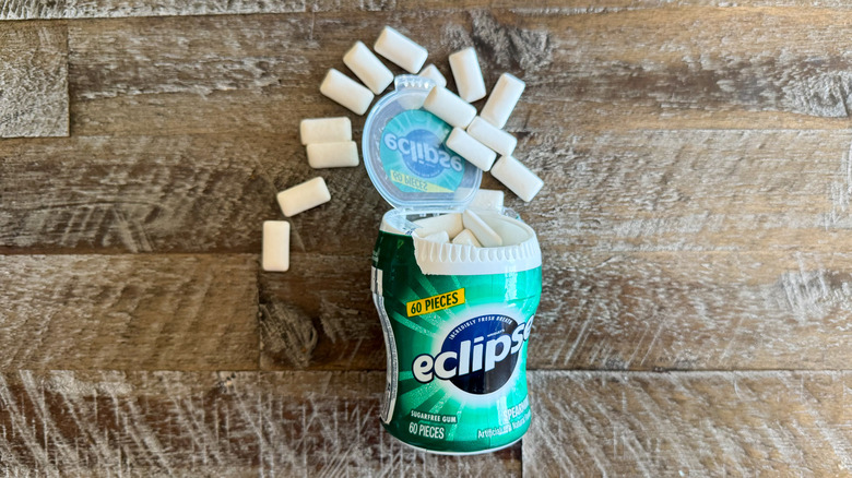 Eclipse spearmint gum with tabs