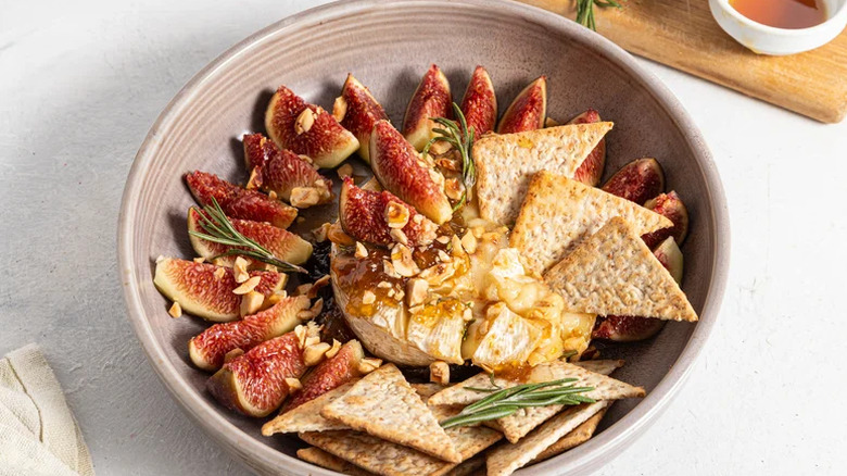 Bowl of baked Brie with fig wedges
