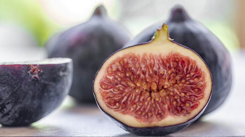 sliced and whole figs
