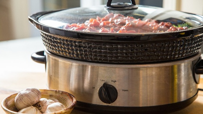 Slow cooker