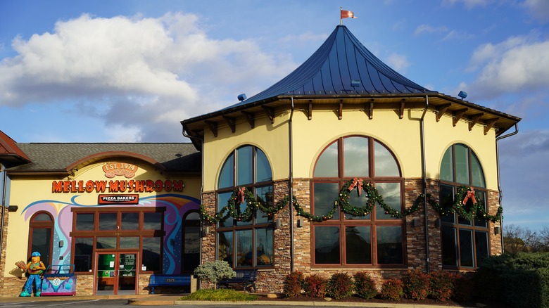 A Mellow Mushroom storefront