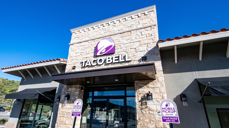 A Taco Bell storefront