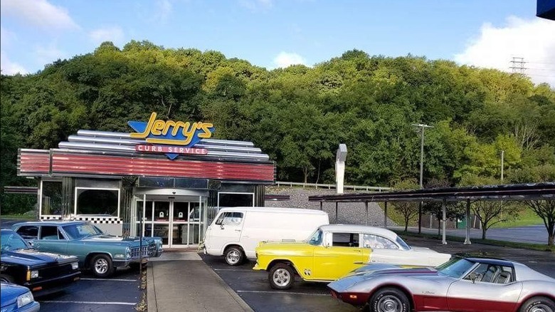 Exterior of Jerry's Curb Service with classic cars out front
