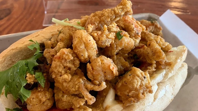 Shrimp po'boy on wooden table