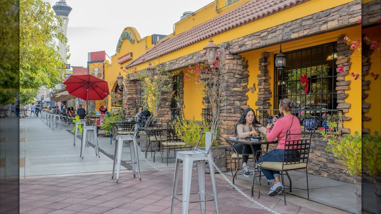 outdoor patio of a not-so-busy restaurant off the vegas strip