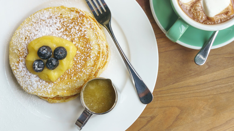 Pancakes with lemon curd and blueberries