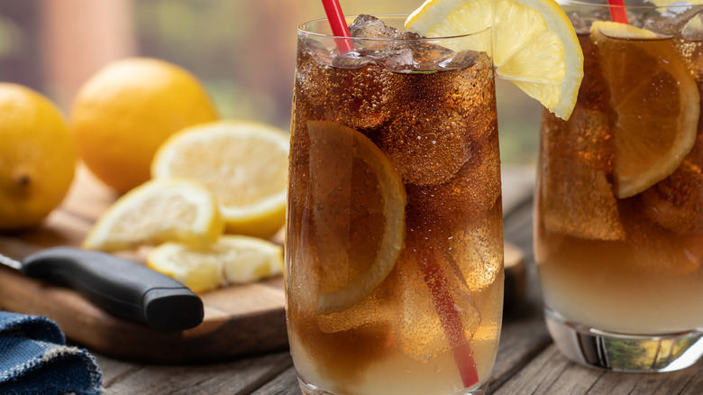 Long Island iced teas with fresh lemon slices