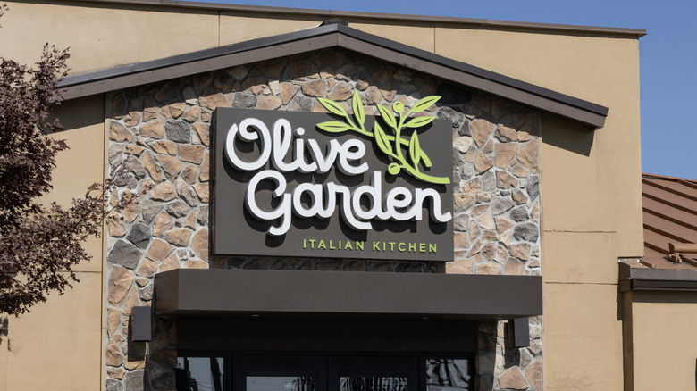 The exterior of an Olive Garden restaurant