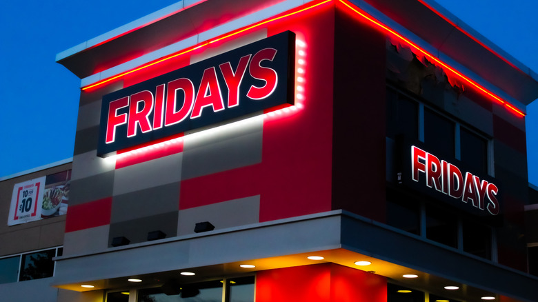 The exterior of a TGI Friday's restaurant lit up at night