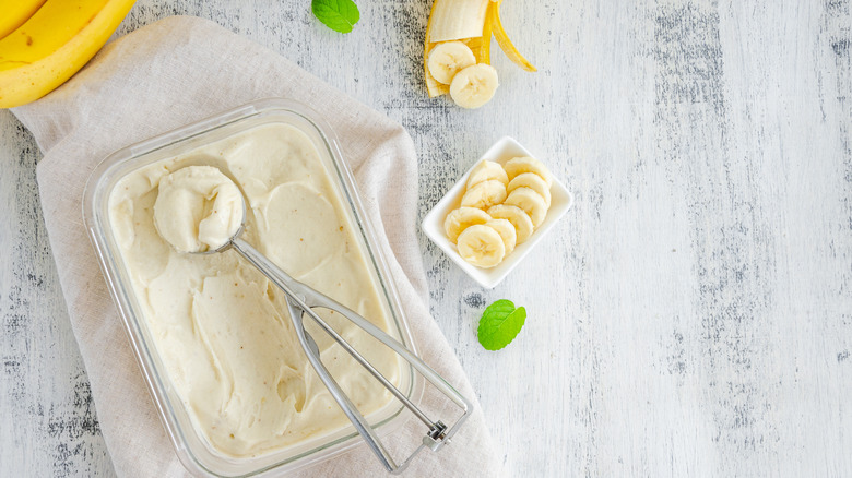 Ice cream from frozen banana 