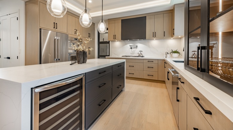 Mid-century modern kitchen with lights and light flooring