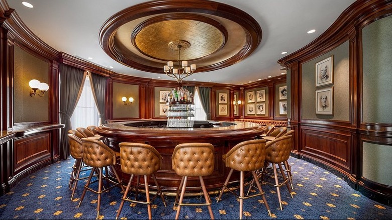 Interior of Round Robin Bar