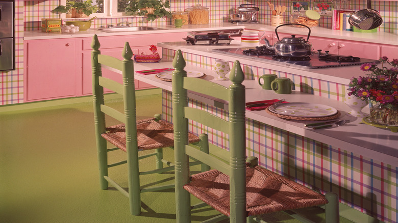 Pastel pink '80s kitchen design