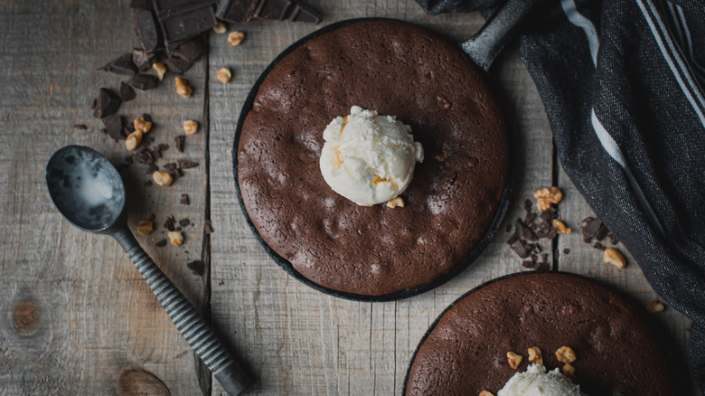 brownie skillet cake
