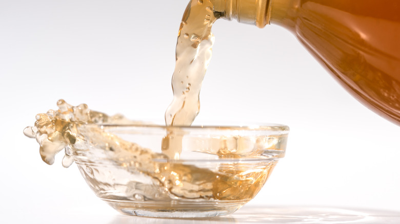 vinegar pouring into a bowl