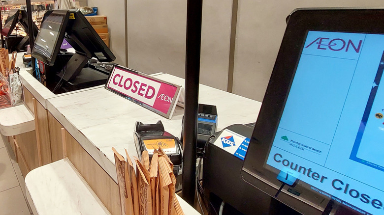 A closed service desk at a store