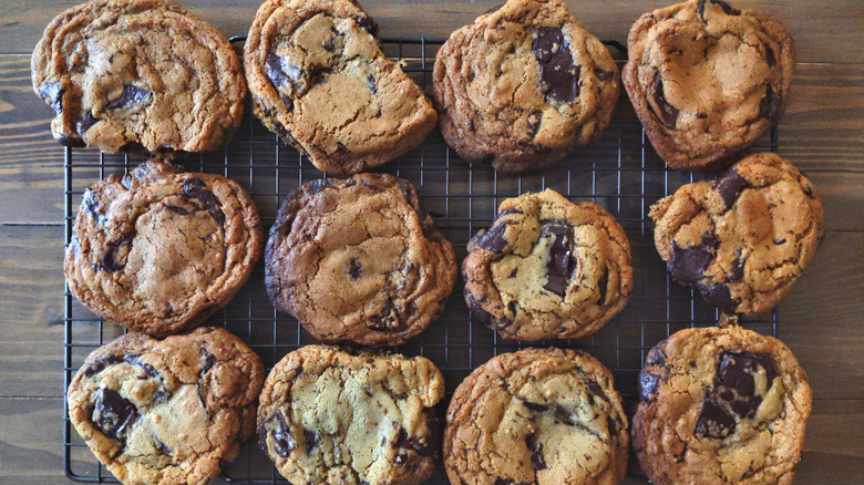 Cooling tray lined with chocolate chunk cookies