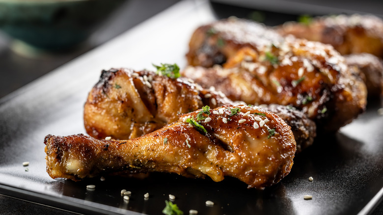 grilled drumsticks with herbs and sesame seeds