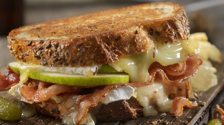 grilled cheese sandwich with bacon and pear