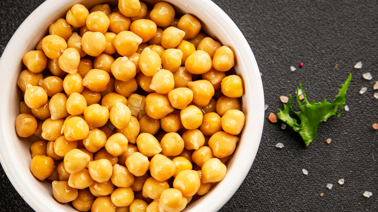 Overhead view of a bowl full of chickpeas