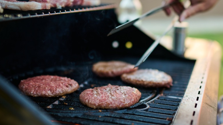 Grilling burgers