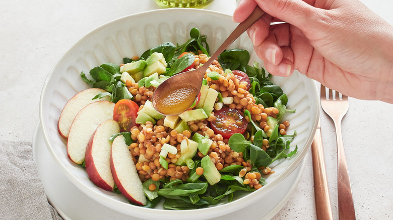 Salad with apples and lentils