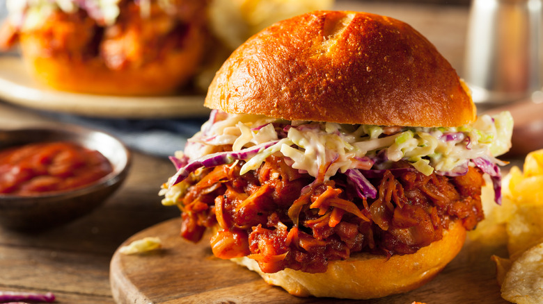 Pulled jackfruit sandwich with slaw