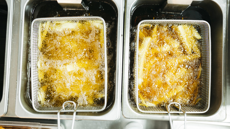 Deep friers with cooking oil